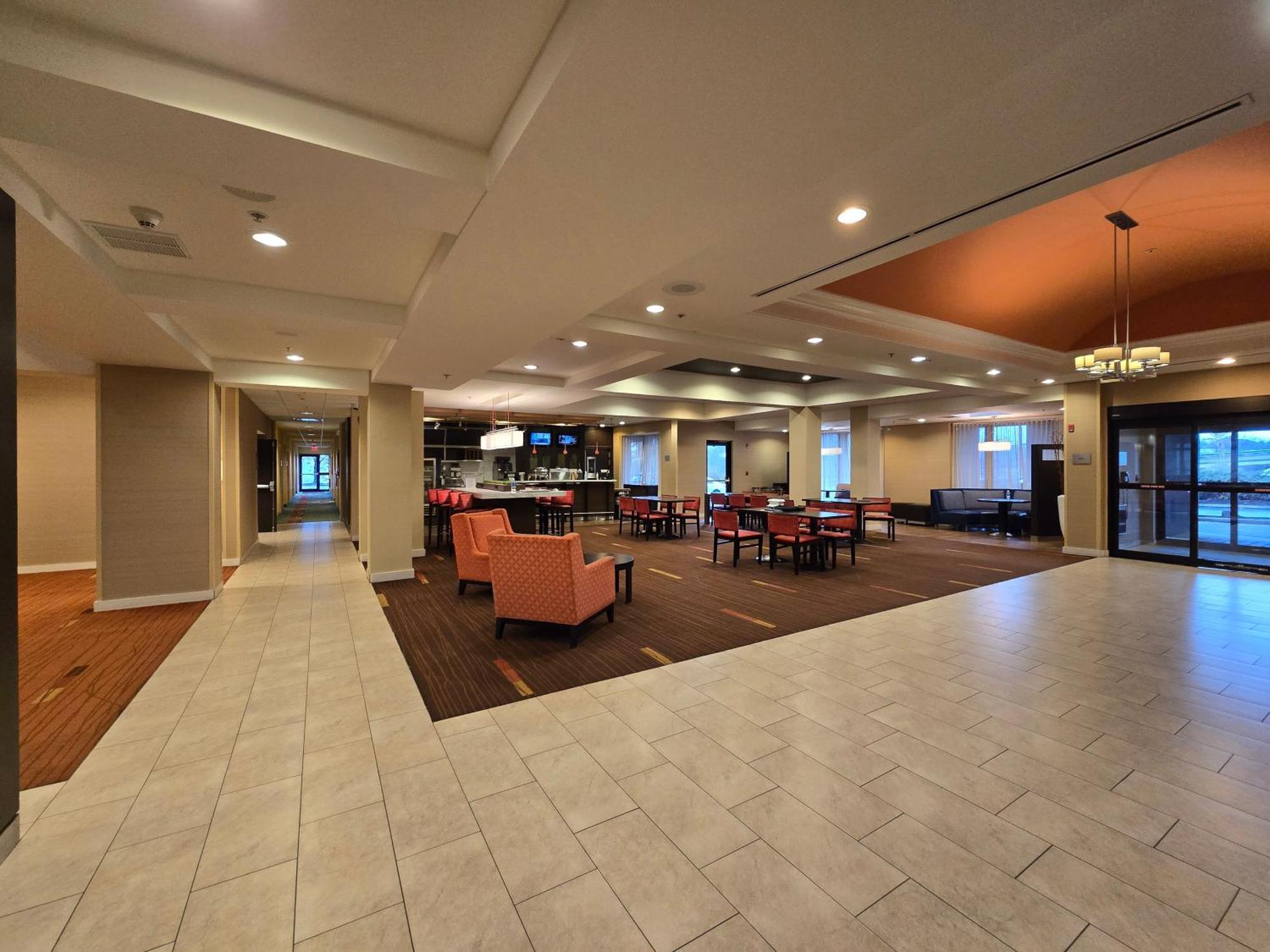 Hotel Country & By Radisson, Convention Center 3*