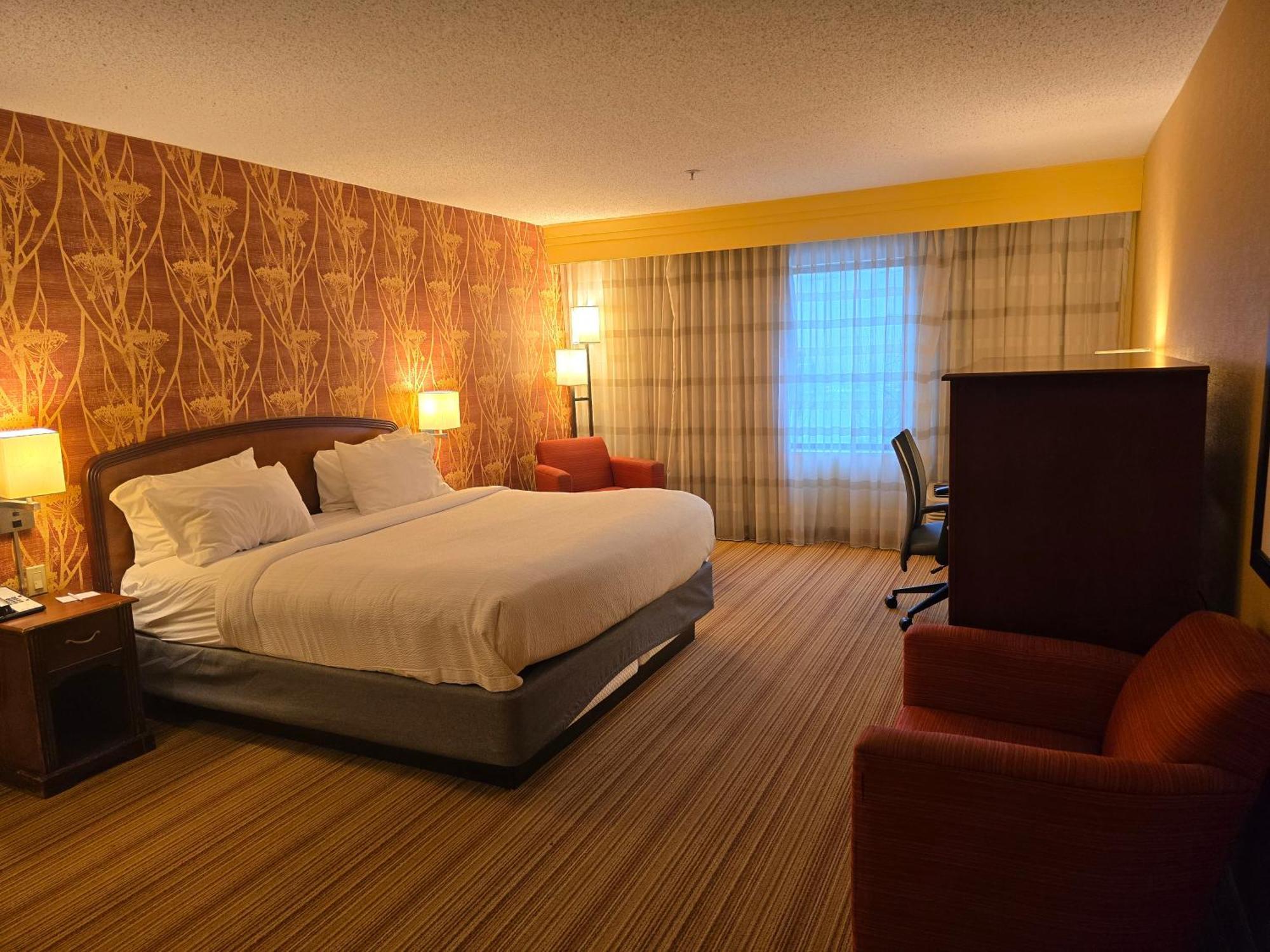 Country & By Radisson, Convention Center Hotel Altoona
