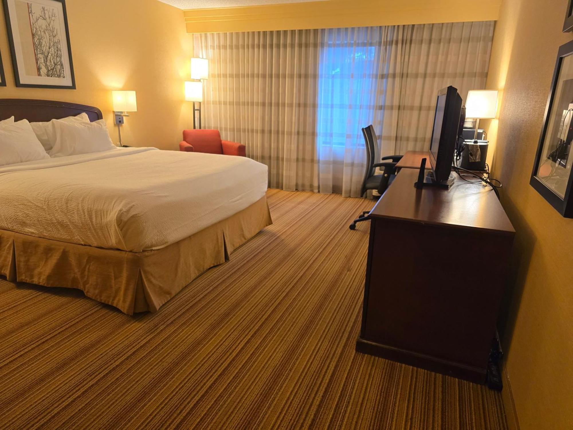Hotel Country & By Radisson, Convention Center Altoona