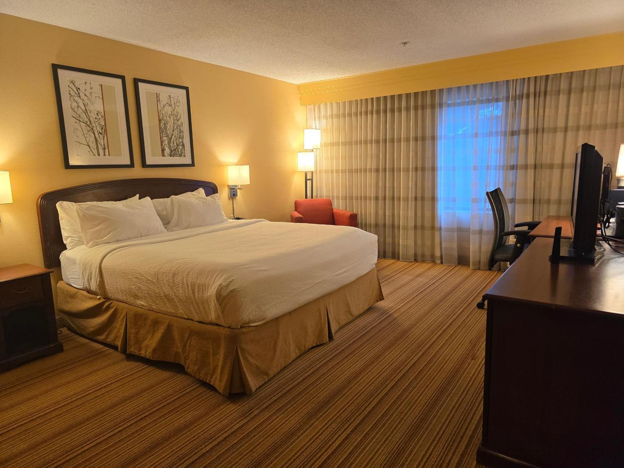 Country & By Radisson, Convention Center