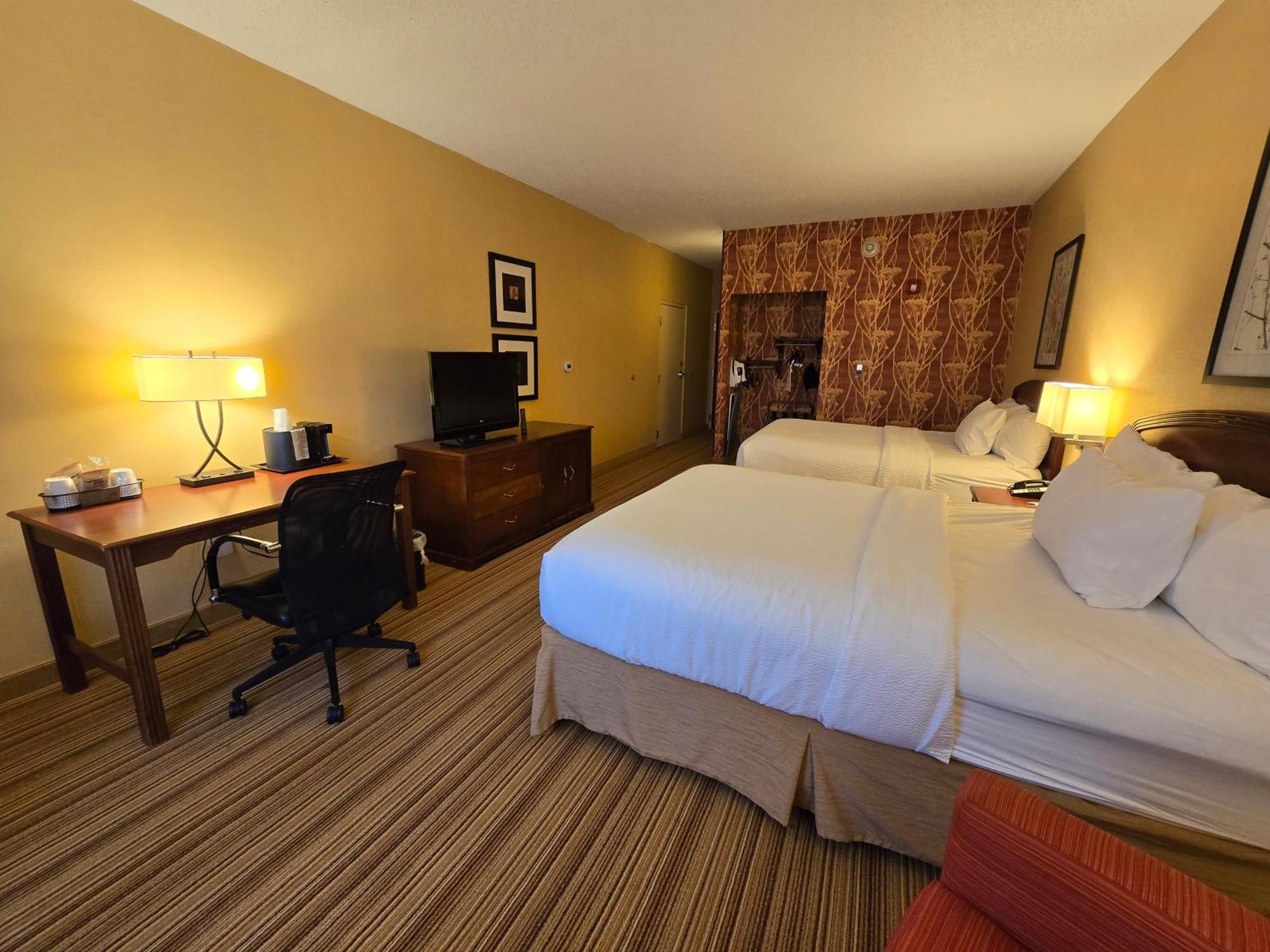 Country & By Radisson, Convention Center Hotel