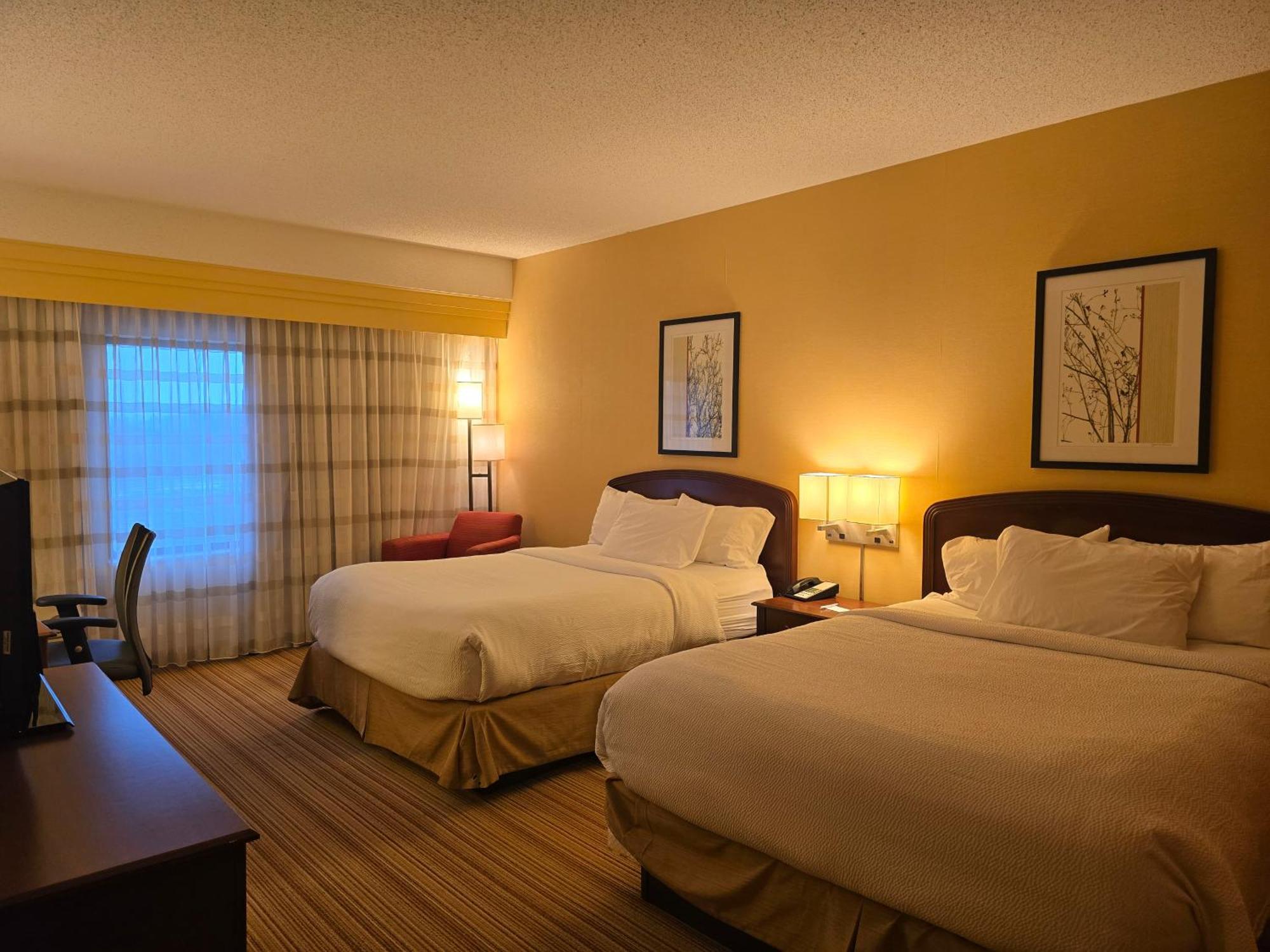 Country & By Radisson, Convention Center Hotel Altoona