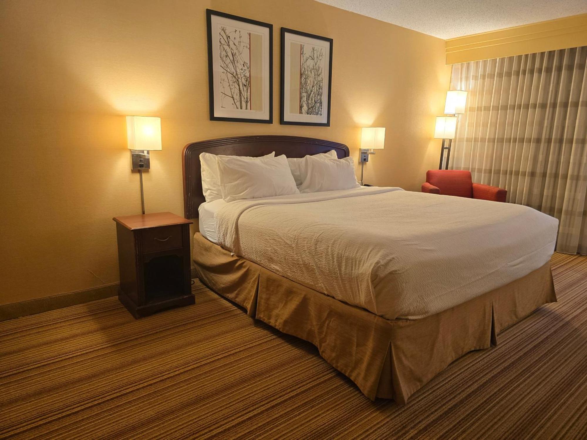 Country & By Radisson, Convention Center 3* Altoona