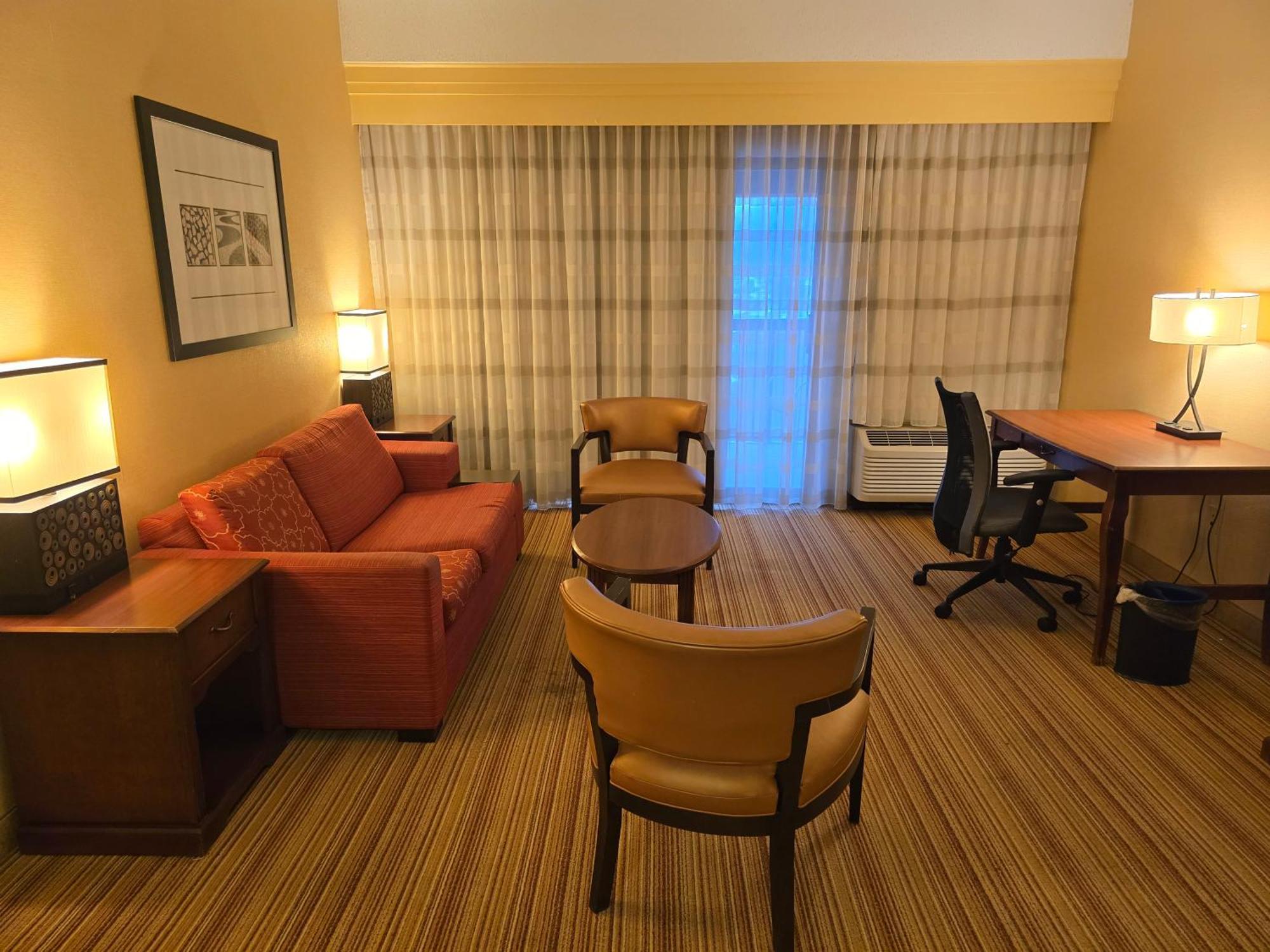 Hotel Country & By Radisson, Convention Center 3*