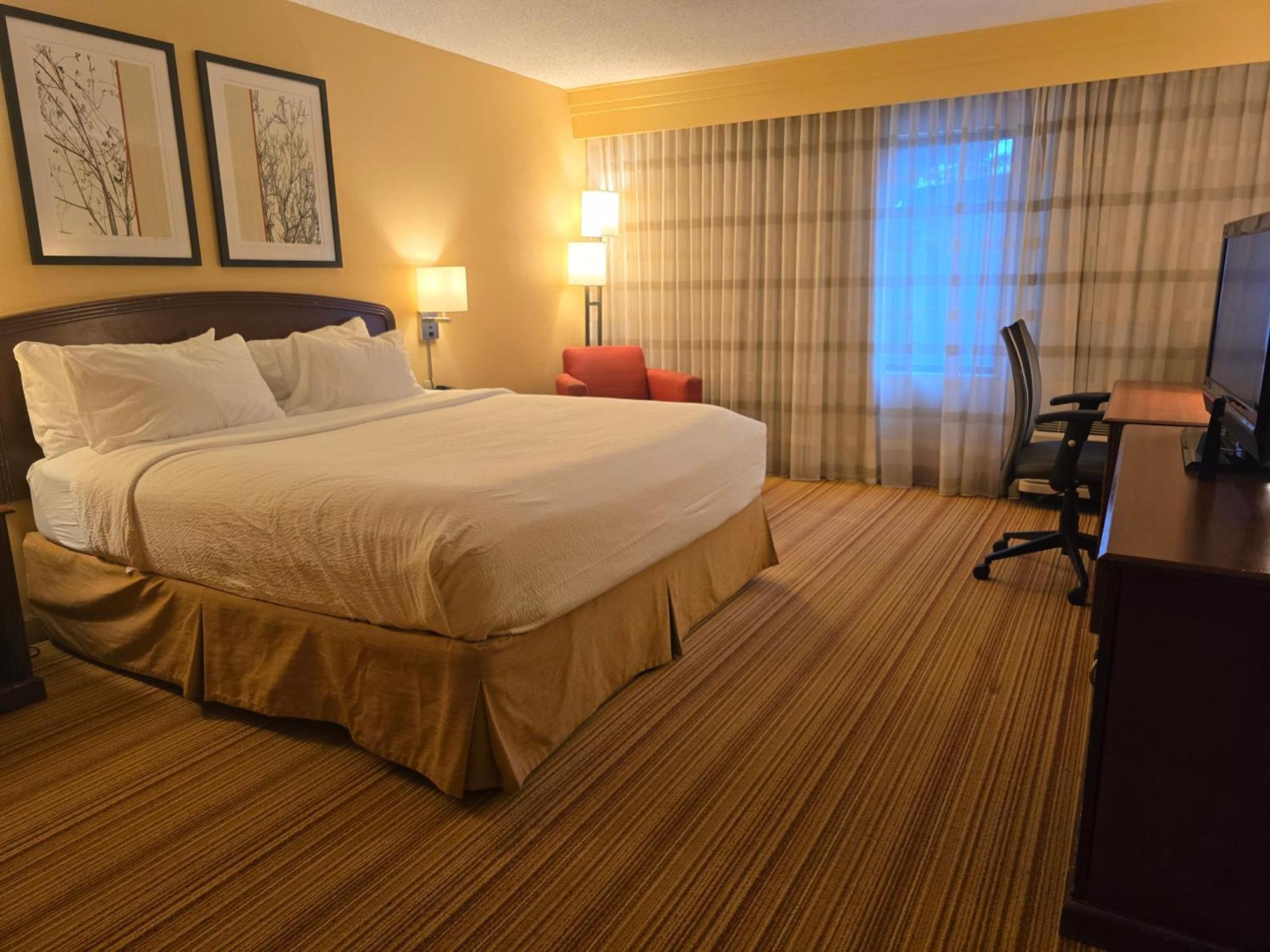 Country & By Radisson, Convention Center Altoona