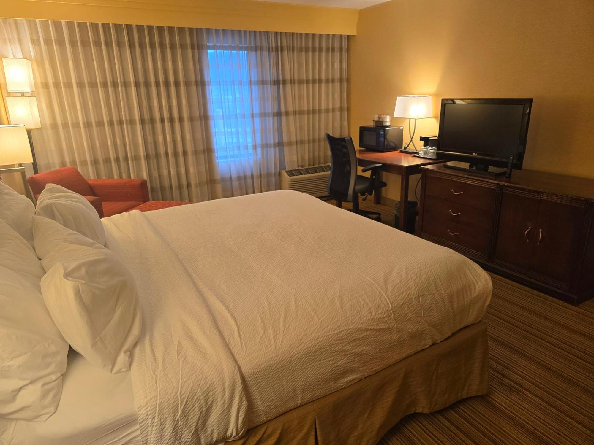 Country & By Radisson, Convention Center Hotel 3*