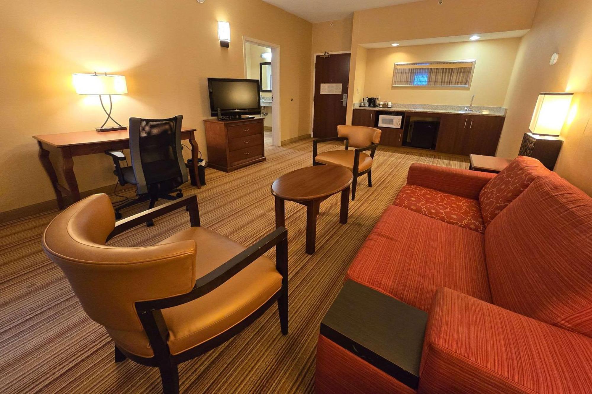 Hotel Country & By Radisson, Convention Center Altoona