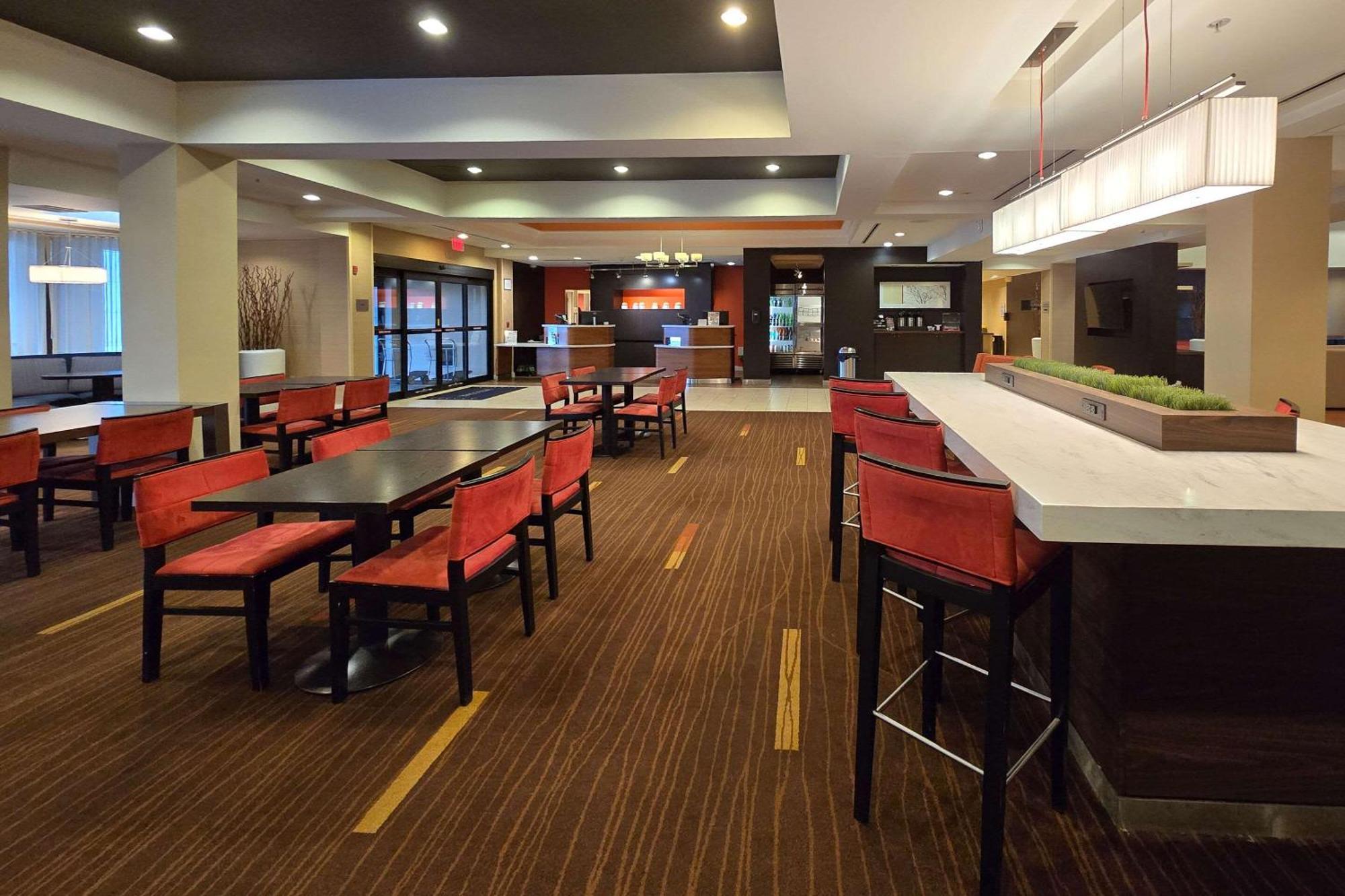 Country & By Radisson, Convention Center Altoona