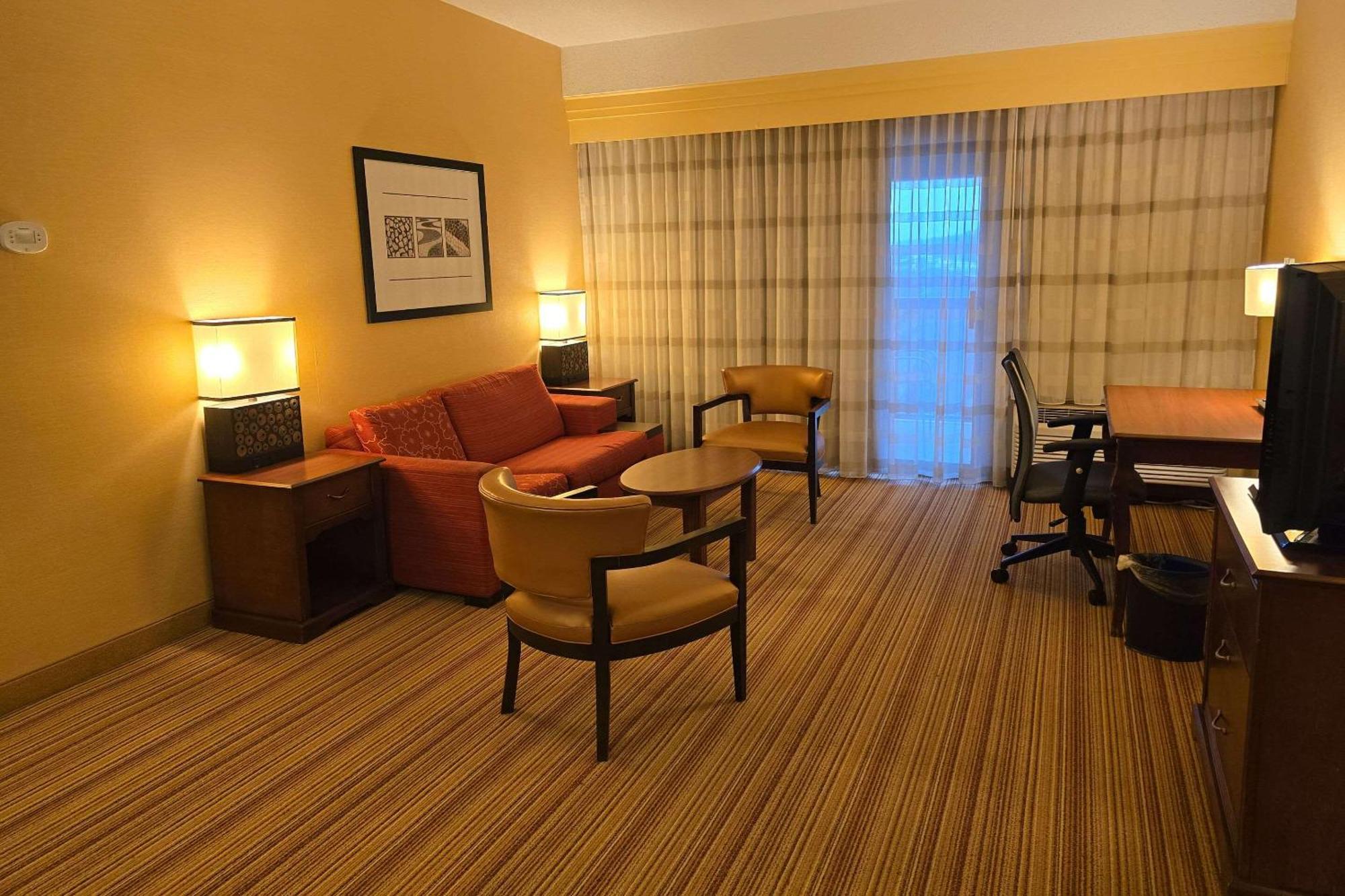 Country & By Radisson, Convention Center Hotel 3*