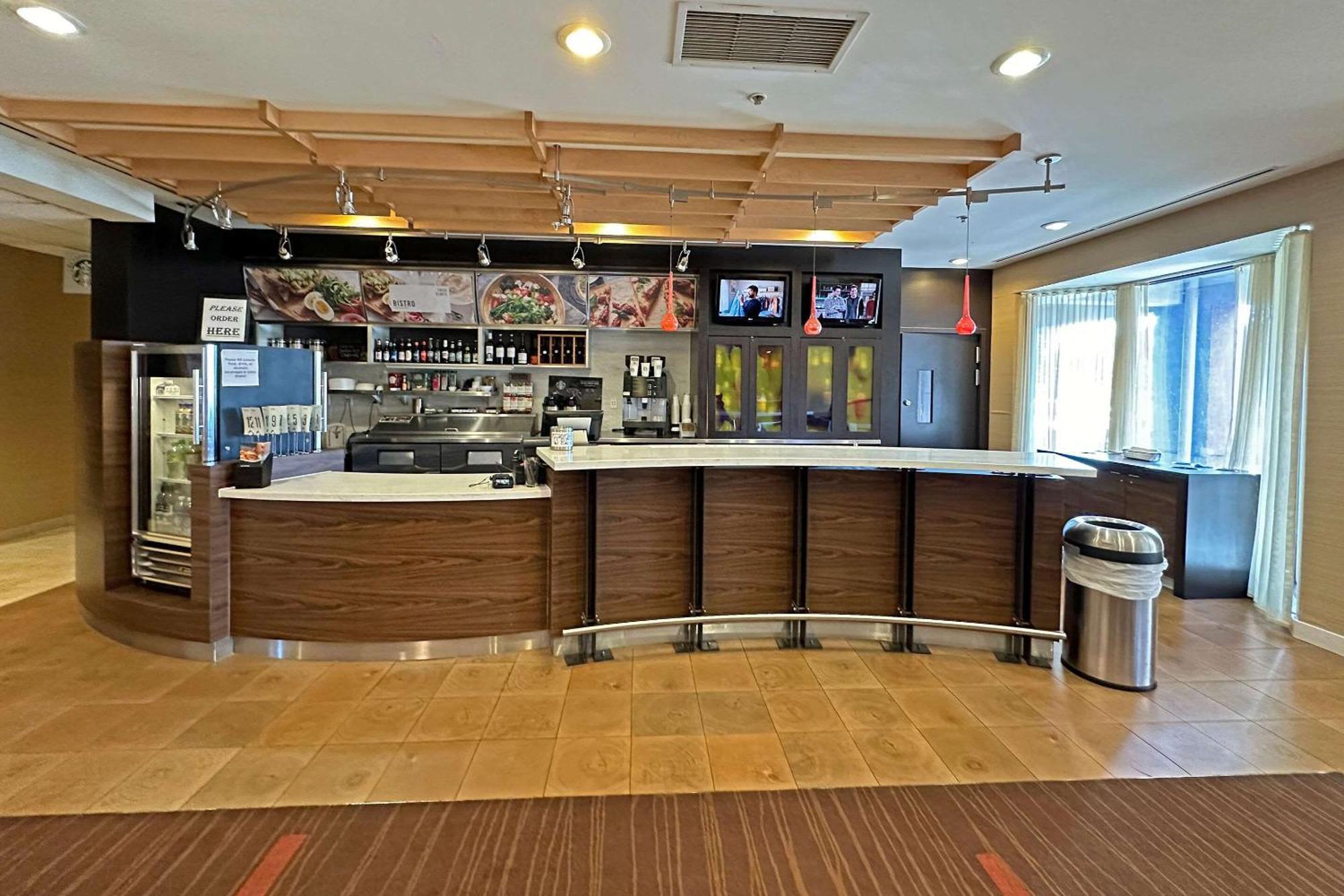 Country & By Radisson, Convention Center Altoona