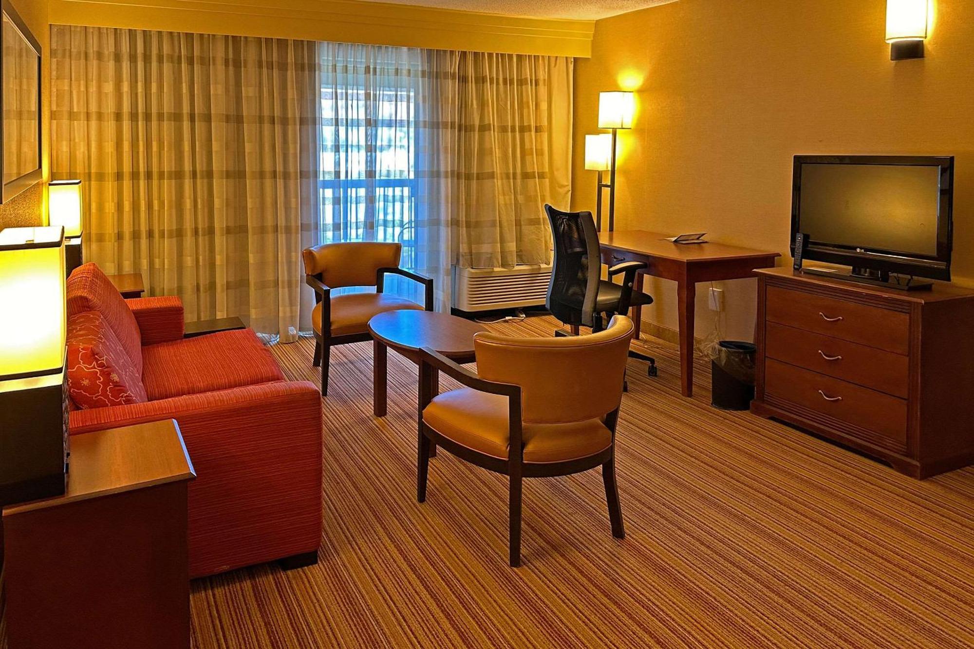 Country & By Radisson, Convention Center Altoona