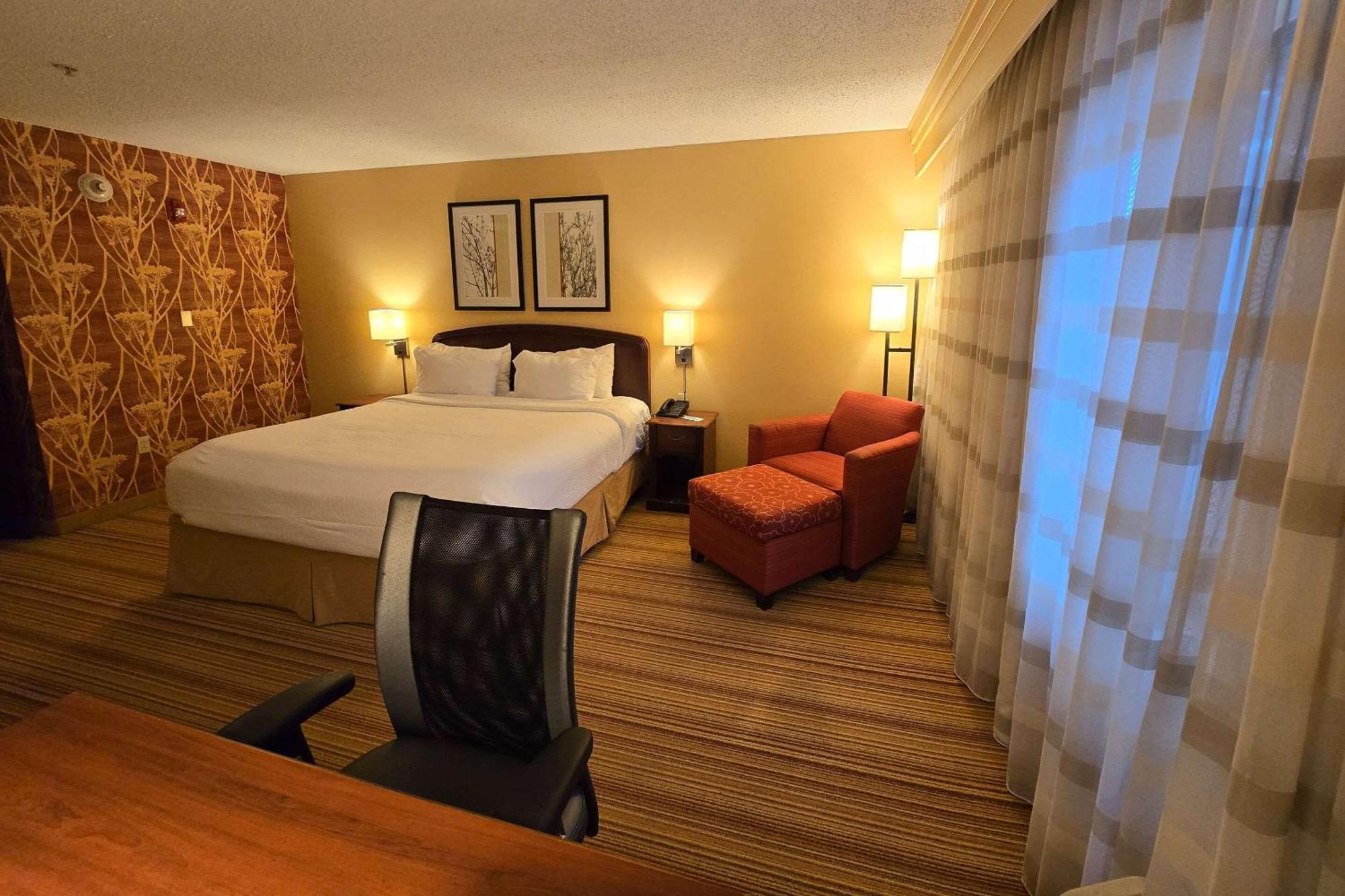 Country & By Radisson, Convention Center