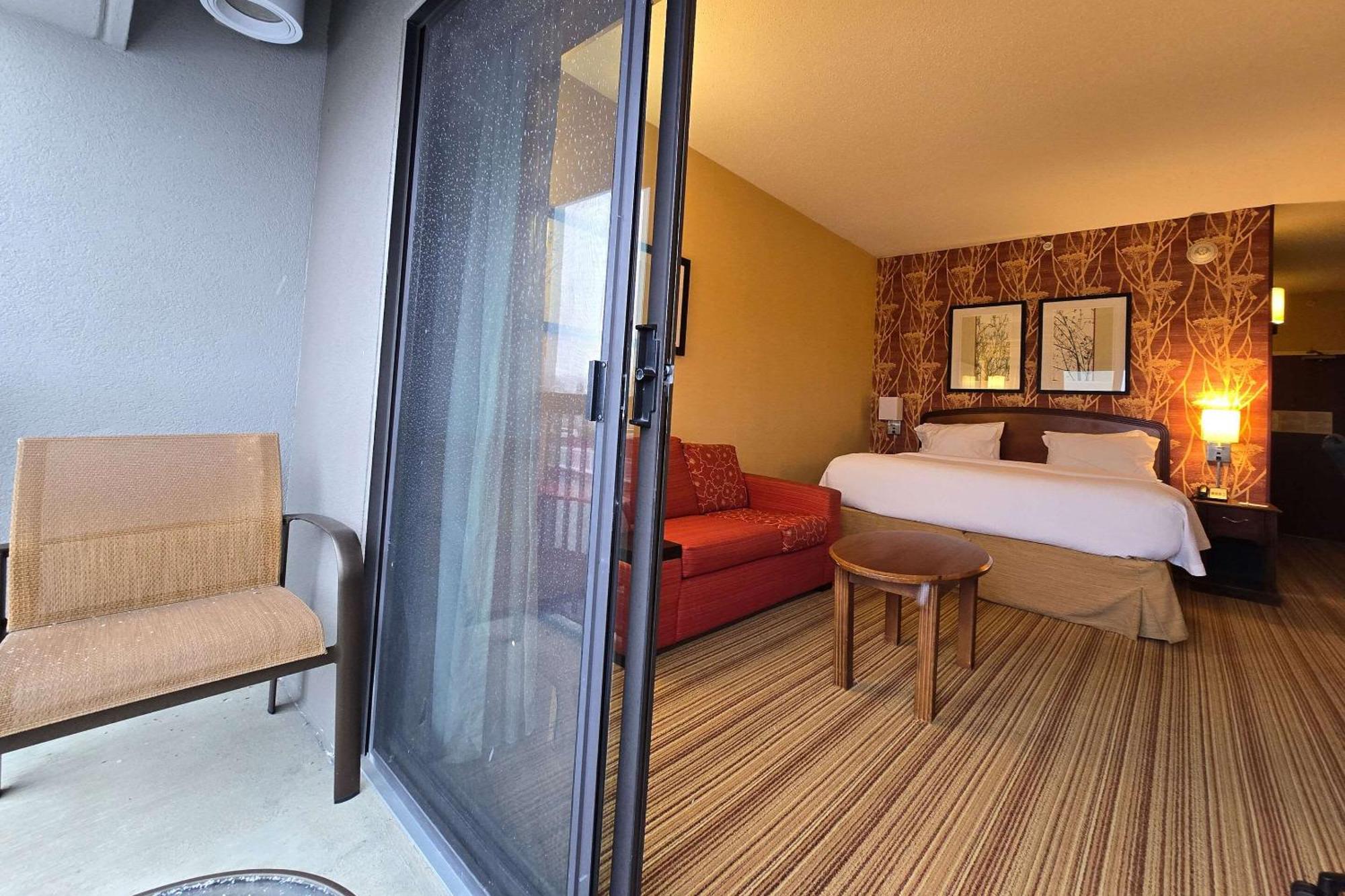 Hotel Country & By Radisson, Convention Center 3*