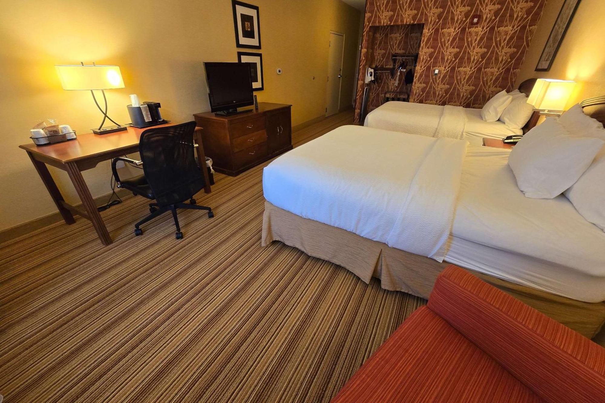 Country & By Radisson, Convention Center Hotel Altoona