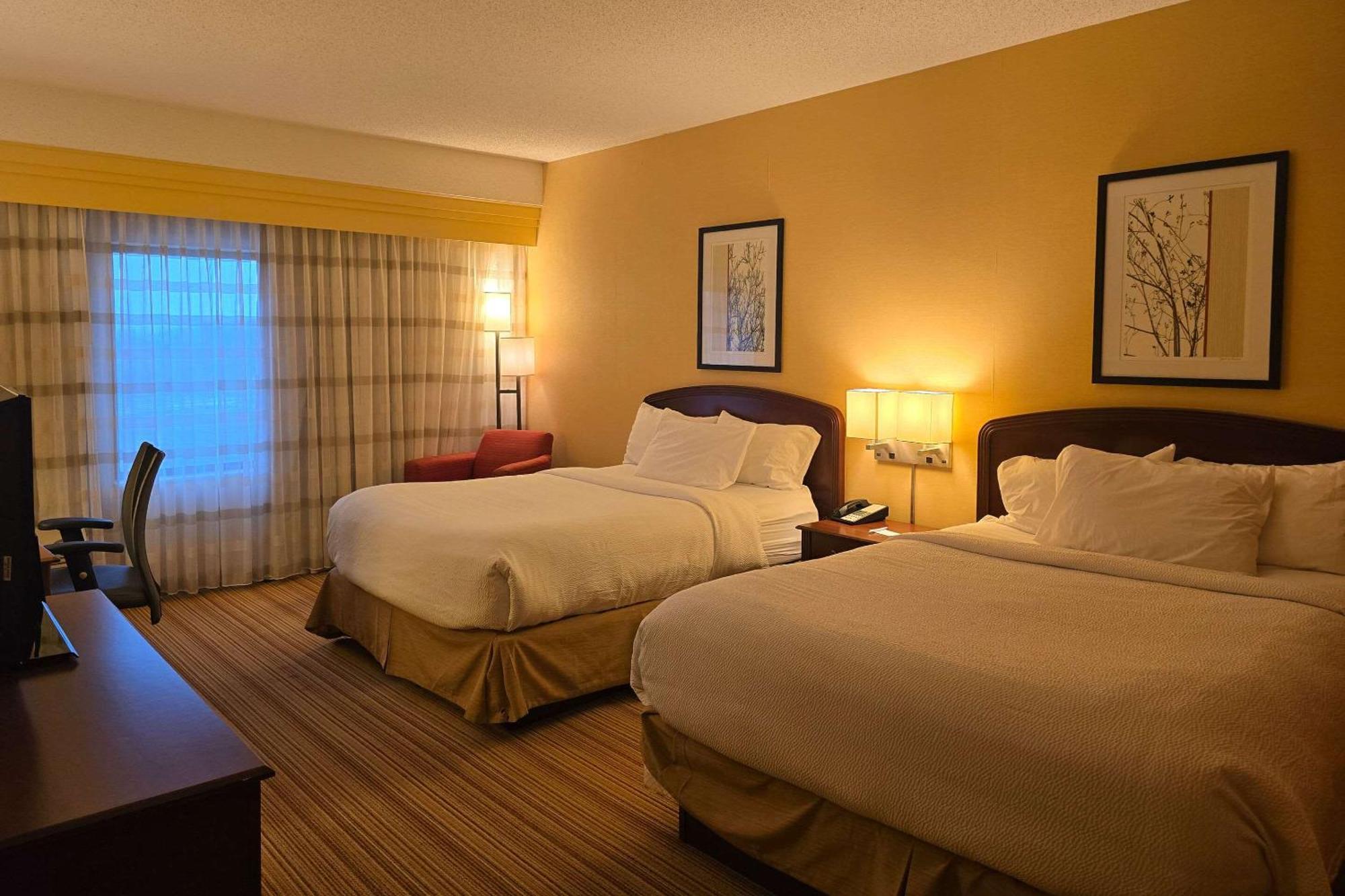 Country & By Radisson, Convention Center Hotel 3*