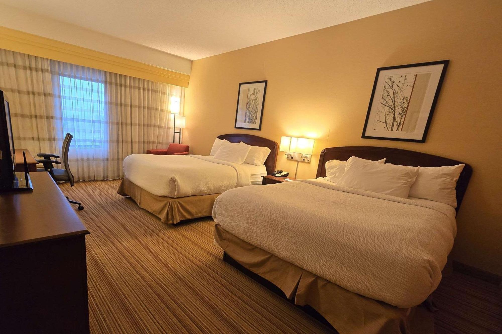 Country & By Radisson, Convention Center Altoona