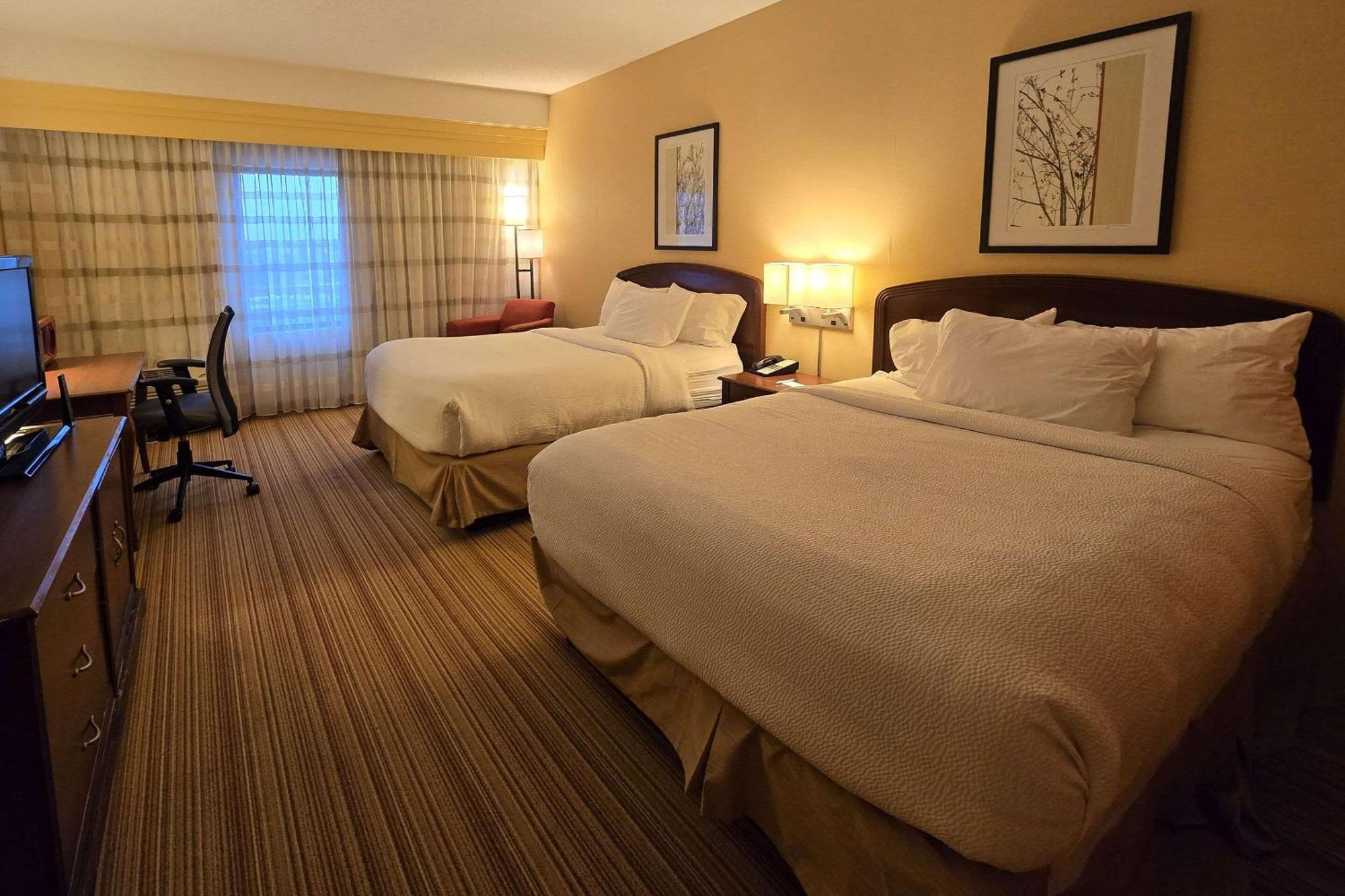Country & By Radisson, Convention Center